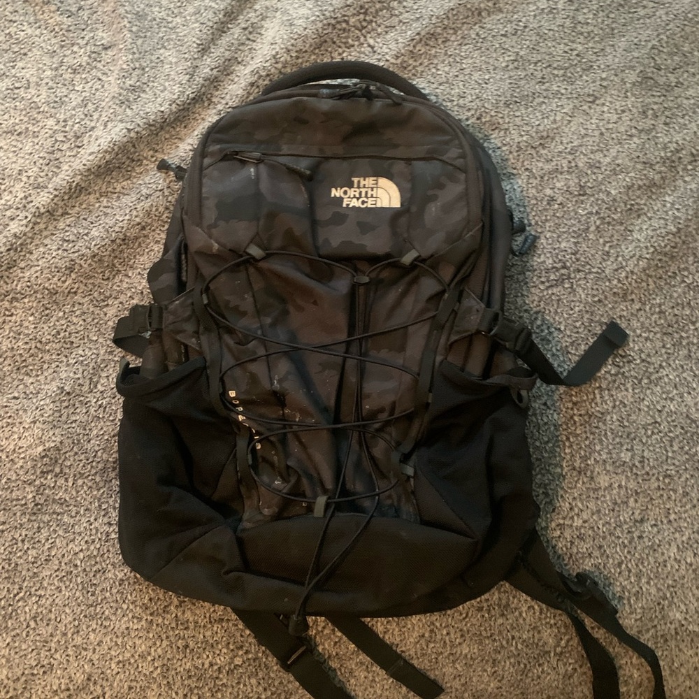 UNISEX The North Face all black backpack